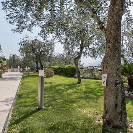 Apartment Bilocale Due Leoni Brenzone sul Garda
